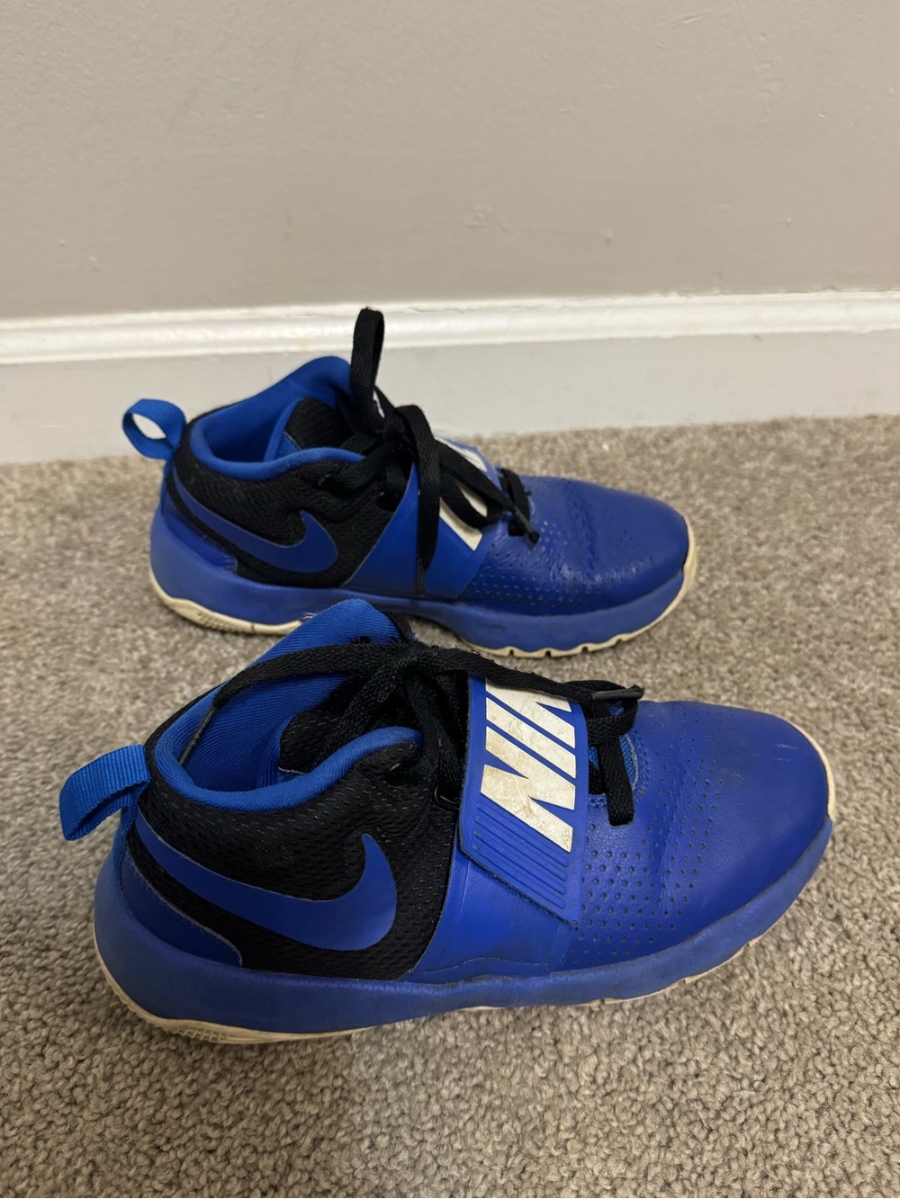 Nike Team Hustle D8 Basketball Sneakers Shoes 4.5 Youth Athletic Blue